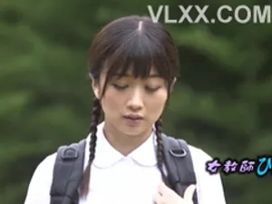 Ba mẹ đi du lịch, anh trai ở nhà quan hệ cô gấu ruột của mình